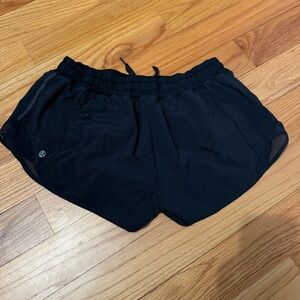 lululemon hotty hot black shorts